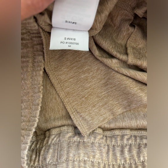 Vuori Sunday Performance Jogger size medium - Picture 6 of 11